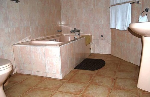 Kwabenyan Hotel | Acacia Lodge, North Legon
