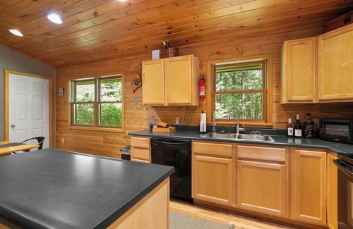 North Glade Hills Cabin | Access Lake from Cozy Seclusion- 3 Acres, Private Trail, Canoe - Sleeps 6-8