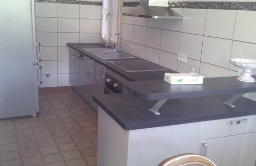 Maubec Apartment | accollé an old farmhouse, Apt. 1st fl. (6 pl) renovated pool, sauna, and spa