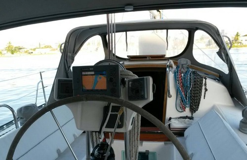 Comercio Boat Rental | Accommodation in Sailboat 40 feet