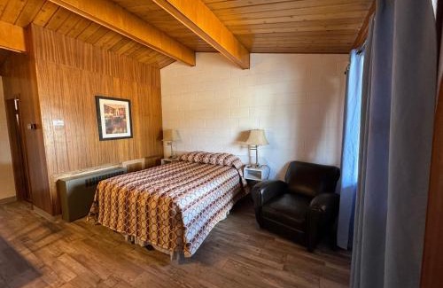 Medicine Hat Hotel | Ace Crown Motel