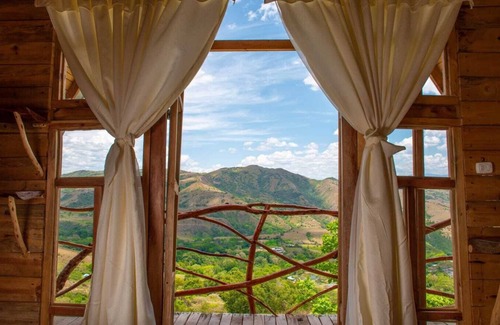 Huila Department Cabin | Acogedoras Cabañas, Jacuzzi, Piscina, Baño Privado y Balcón con Gran Vista