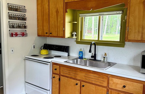 West Branch Cottage | Acorn Cottage - lake view - pet friendly - wifi - a/c