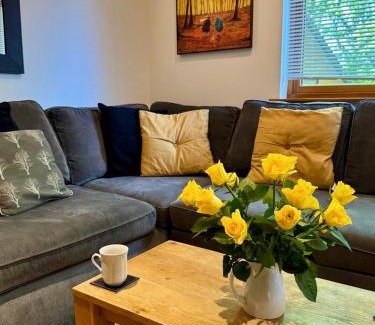 Liverton House | Acorn Lodge for Six with Hot Tub - Devon