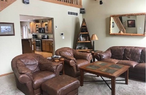 Lapeer House | Acorn Lodge Private Riverfront & Trails is an exclusive Retreat & Reunion venue.
