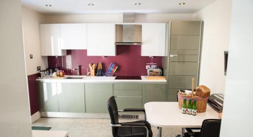 Raymonds Hill Apartment | Acorns with own hot tub, romantic escape, close to Lyme Regis