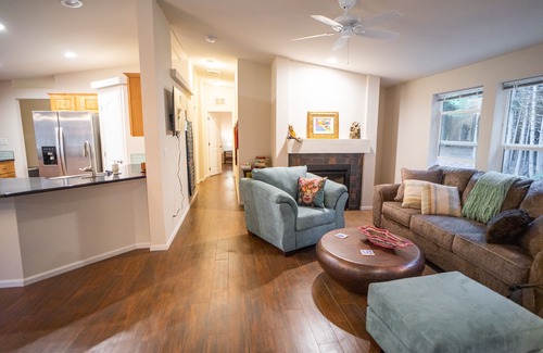 Gasquet House | Acreage Redwood Country. Hot Tub!