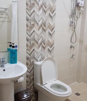 Bogo Apartment | Acrige Apartelle 2-4 pax Queen @ heart of Bogo City