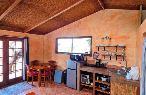 Kahaluu Bay Cabin | Across the ocean Treehouse at the Salty Jungle Kona - Perfect for two!