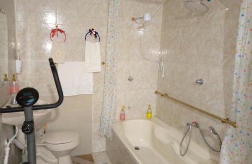 Guayaquil House | Acuarela del Rio H#1 Cerca Terminal Terrestre Habitación privada con baño