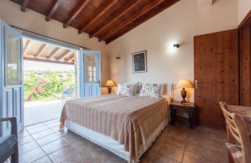 Tochni Bed & Breakfast | Adamos Holiday Apartment (Breakfast included)