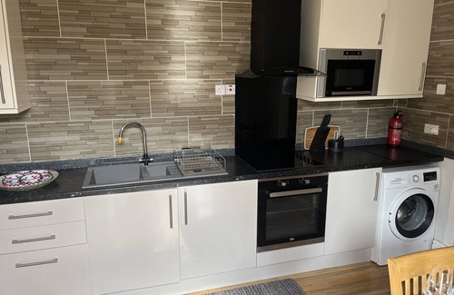 Grangetown House | Adanhouse-Stockland 5 Bedroom house sleeps 12