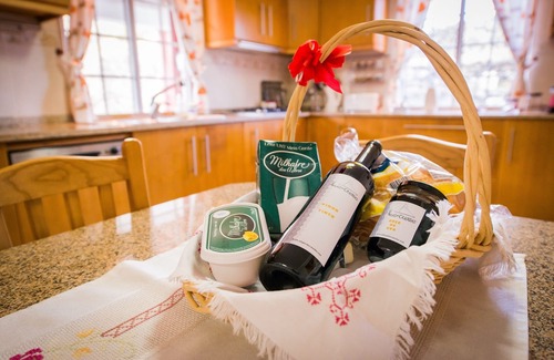 Calheta de Nesquim House | Adega Pedra do Lagar holiday home, next to the sea and mountains, family friendly