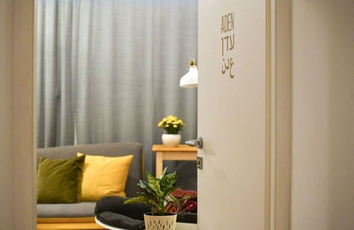 Kerem HaTeimanim Apartment | Aden Studio in the Carmel House by Sea N' Rent