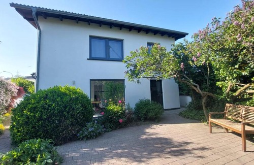 Hillesheim House | Adenauer Zwölf - Das 5 Sterne Ferienhaus mit Sauna und Garten am Eifelsteig