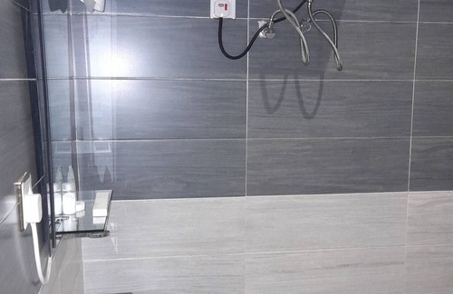 Tarkwa Hotel | ADESHIE FIE HOTEL