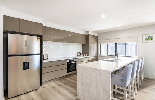 Safety Beach House | Admiralty House