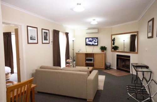 Geelong Hotel | Admiralty Inn
