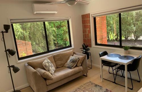 Bright House | Adorable 1 bedroom private apartment