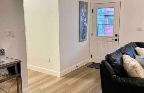 Langford Apartment | Adorable 1 Bedroom Suite- a skip to Galloping Goose