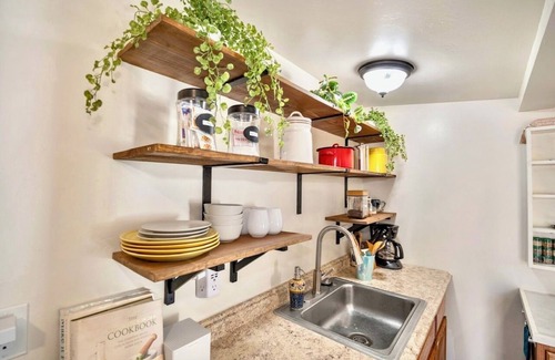 Logan Heights House | Adorable 2 Bed 1 Ba Casita with Murals - Parking, WIFI, Central San Diego