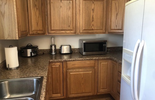 Roseburg House | Adorable 2 bedroom 1 bath house pet friendly nearby shopping and hospital