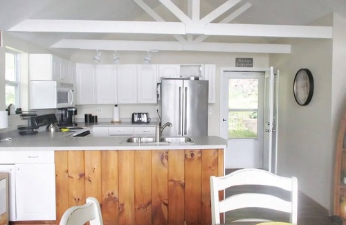 Readfield House | Adorable 2-bedroom lake front house/camp with WiFi on Lake Maranacook, Readfield