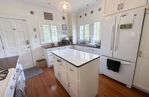 Duckpond House | Adorable 2bed/1.5 bath house in Duck Pond