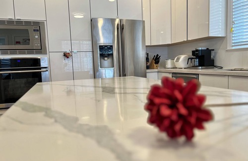 Marpole House | Adorable 4B House-Vancouver West Free Parking