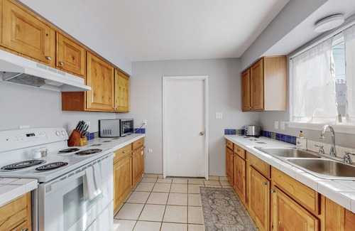 Raynolds Addition House | Adorable Adobe home in Downtown: 2bd/1ba, garage, yard