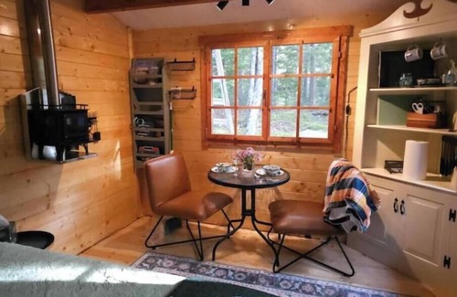Surry Cabin | Adorable cabin near beach and Acadia