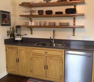 Creswell House | Adorable Home on the Park 10 Miles South of Eugene