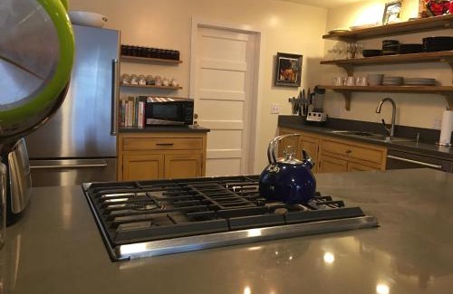 Creswell House | Adorable Home on the Park 10 Miles South of Eugene