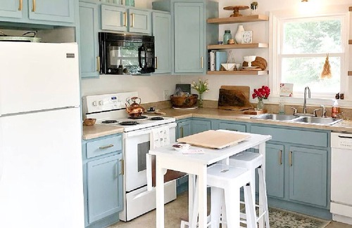 Stokes House | Adorable home w/huge back yard- minutes from Belews Lake. Amazing Hidden Gem