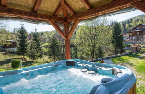 Brod Moravice House | Adorable home with pool and jacuzzi for use surrounded by beautiful nature !
