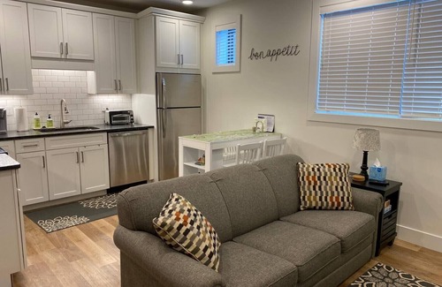 Traverse City Condo | Adorable Modern 1-Bedroom Condo in Downtown Traverse City W/Parking
