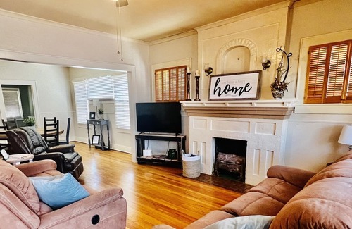 Blackwell House | Adorable newely renovated home ❤️🏡🎀