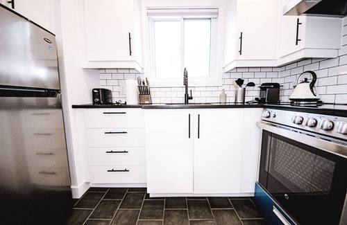 Gay Village Apartment | Adorable One Bed Apt 96% Walking Score in Downtown Close to Metro