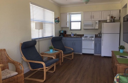 Redington Beach Condo | Adorable One Bedroom One Bathroom With Easy Access To The Beach!