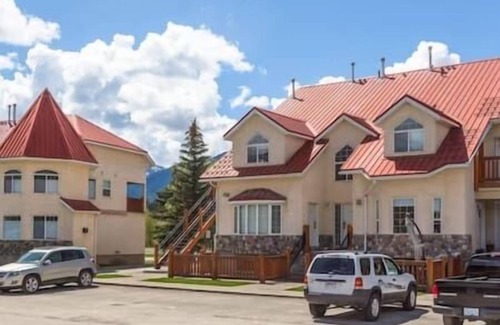 East Kootenay Apartment | Adorable place with free parking