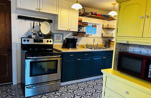 Dedham Cottage | Adorable private cottage with lake views and access.