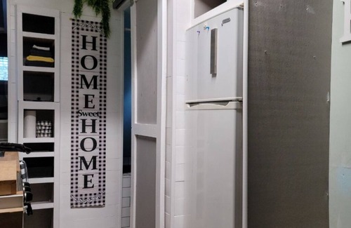 Stokes House | Adorable Tiny House that's pet friendly! HOT TUB. Walk to popular wedding venue.