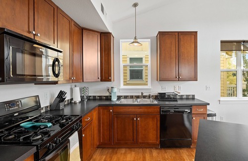 Aurora House | Adorable townhome in Central Park, Denver