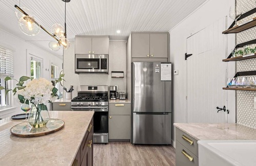 Yarmouth Port House | Adorable Updated Cottage, Walk to Water!