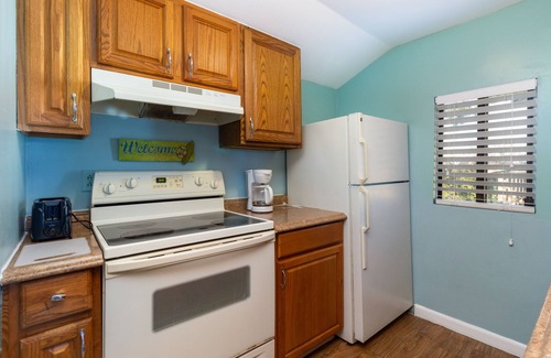 Midtown Ocean City Cottage | Adorable, waterfront beach cottage w/bay view, full kitchen, & free WiFi