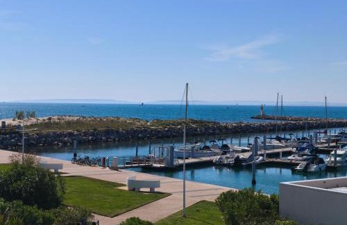 Le Grau-Du-Roi Apartment | Adoya plage Studio cabine vue port et mer