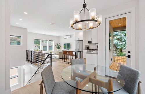 West Linn Apartment | ADU w/Hot tub, sauna, walk to shops & food!