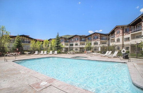 Zermatt Villa | Adventure Hub~Backcountry Ski|Snowmobile|Scuba Diving Villa 3033