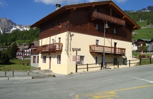 Antagnod House | Affittacamere La Falconetta