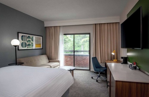 Foxboro Hotel | Affordability Meets Comfort! Near The Hall at Patriot Place, Pet-Friendly